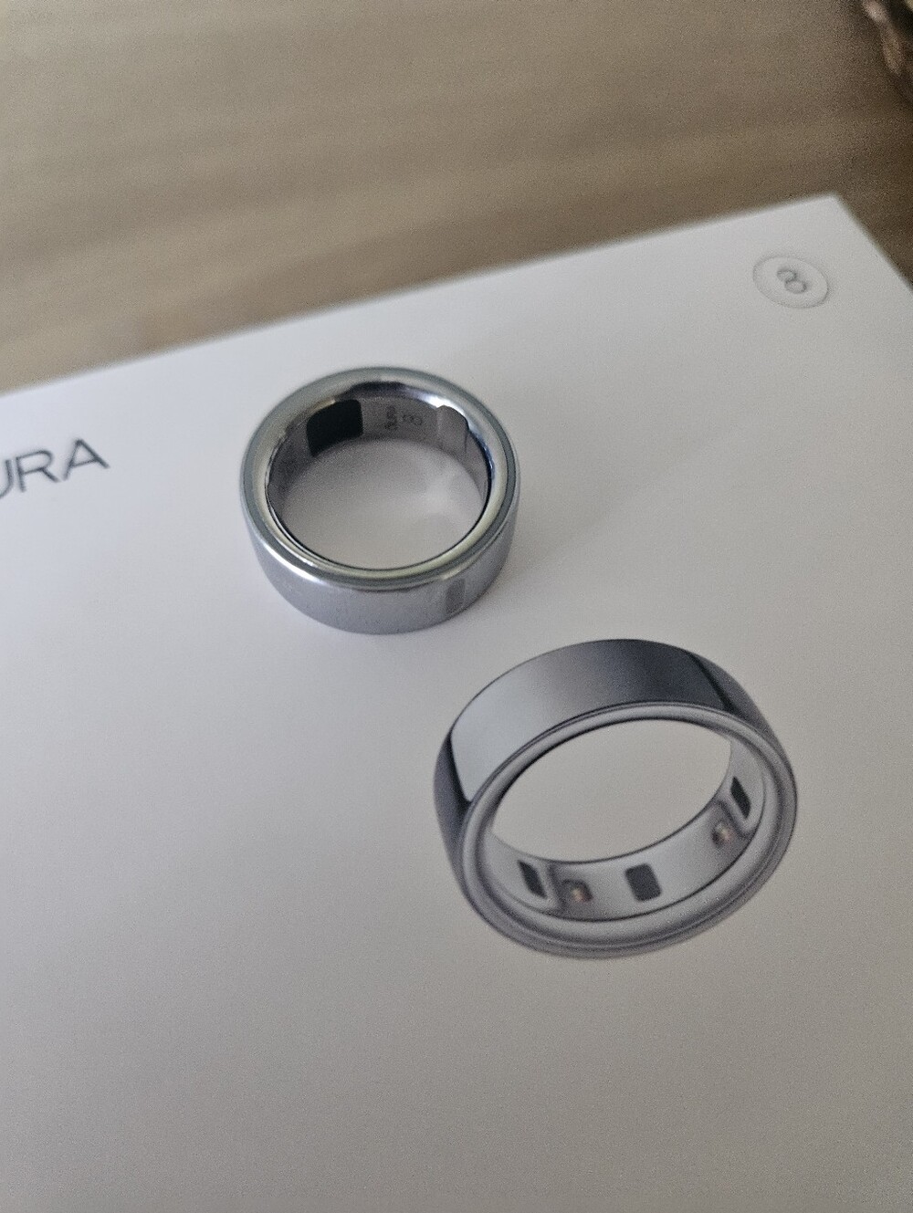 Oura Ring 4 Smart Ring (Size 8) - Silver - Picture 3 of 4